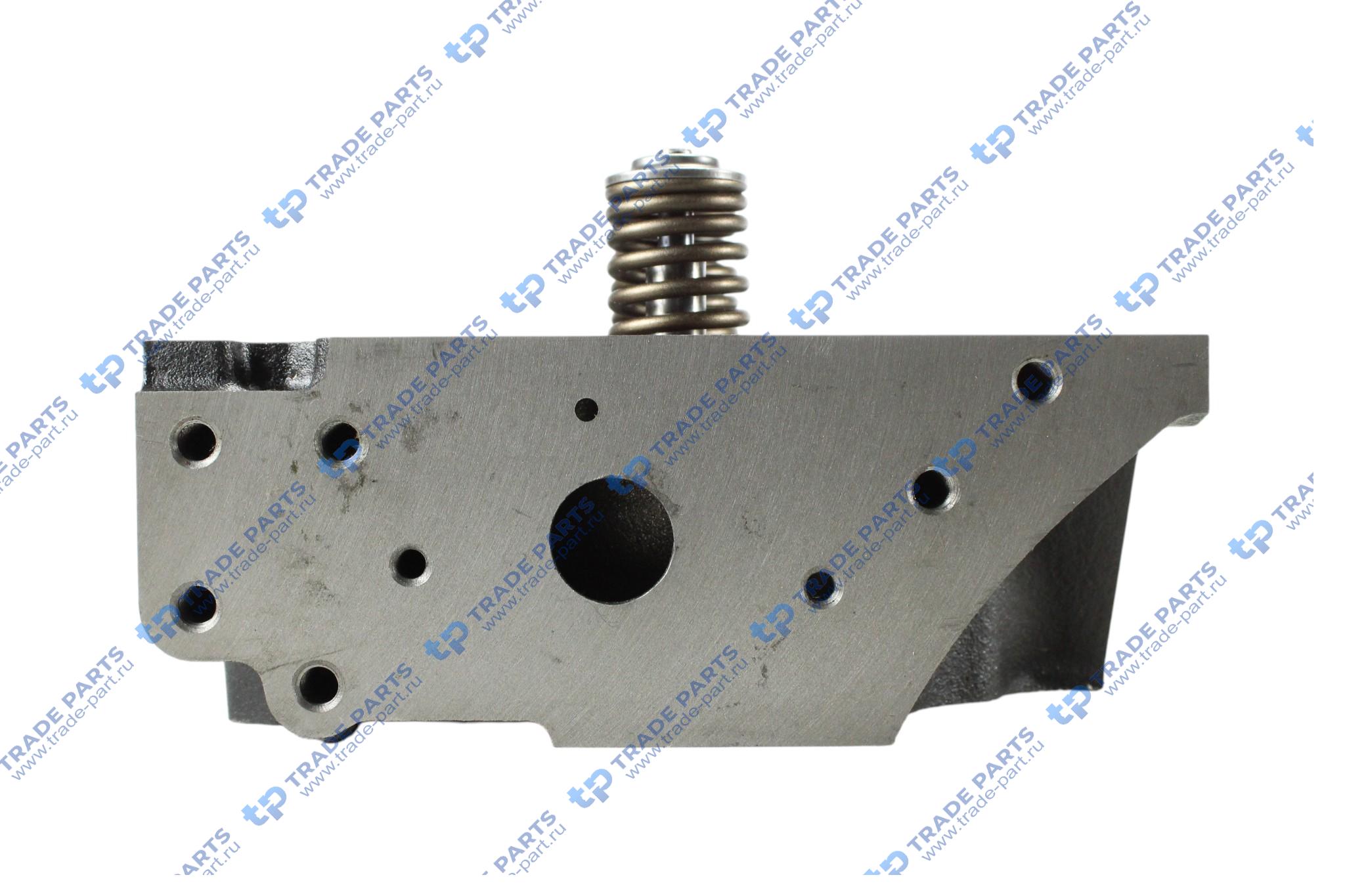 Реальная фотография головка блока цилиндров с клапанами deutz