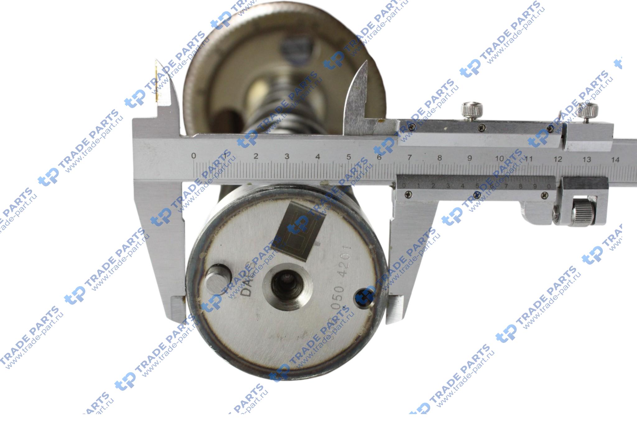Реальная фотография вал распределительный с шестерней mercedes om906la om926la l=817,5 мм.