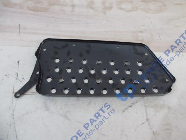 Реальная фотография подножка f2000 левая (ступень нижняя)