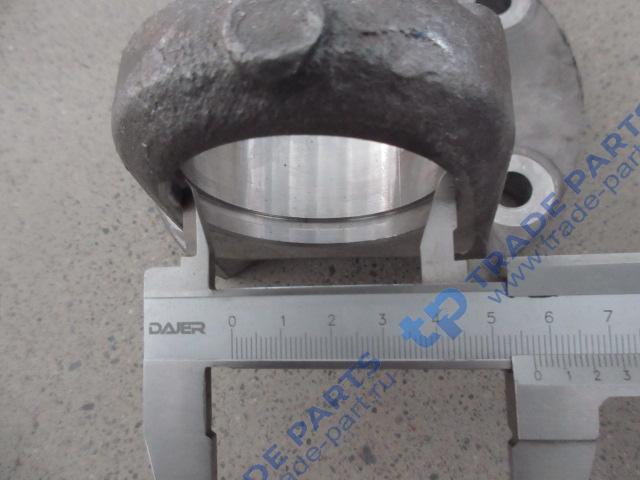 Реальная фотография фланец карданного вала 180x4 с насечкой крестовина 57x144