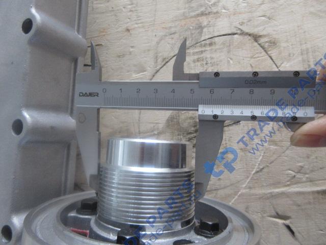 Реальная фотография головка масляного фильтра (кронштейн масляного фильтра)