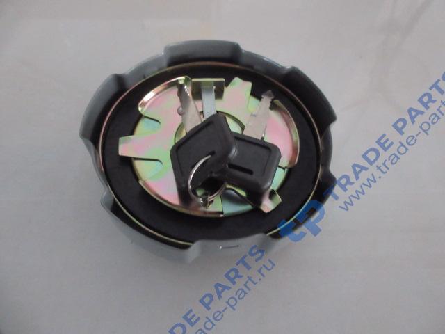 Реальная фотография крышка топливного бака с ключами sitrak