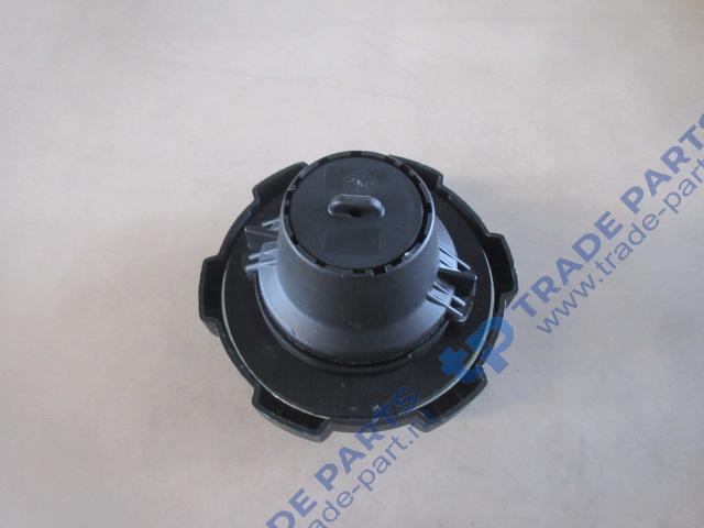 Реальная фотография крышка бака топливного (с ключами) faw j5/j6/j7