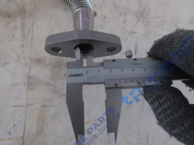 Реальная фотография трубка слива масла турбокомпрессора