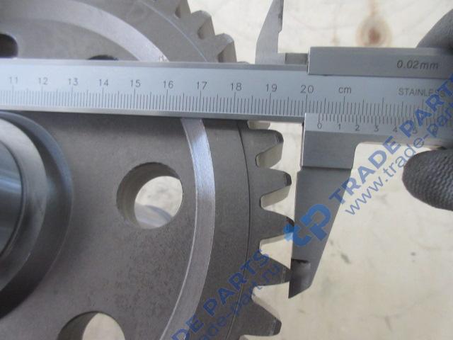 Реальная фотография вал шестерня привода насоса кпп 14 шлицов 49 зубов