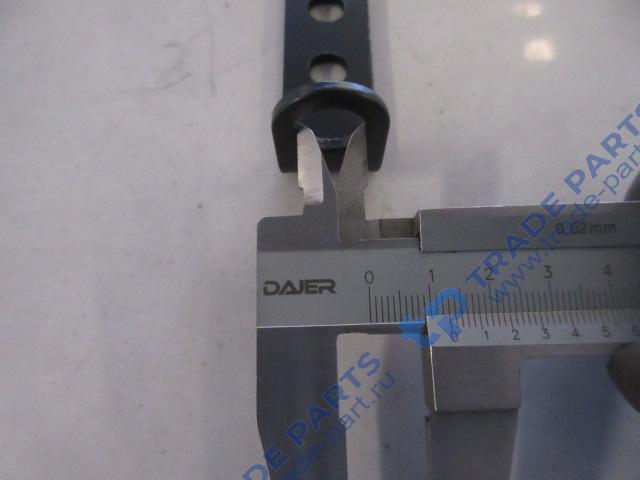 Реальная фотография кронштейн угловой с тремя отверстиями howo t5g, sitrak c7h