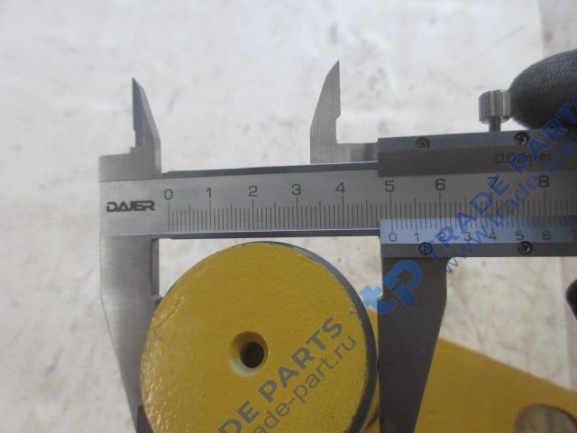 Реальная фотография палец гидроцилиндра подъема стрелы