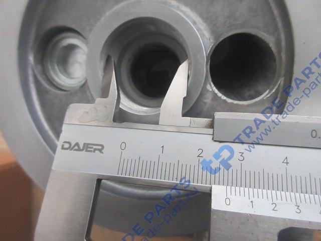 Реальная фотография кронштейн масляного фильтра (крыша теплообменника) d9-220 d17-030-42+a