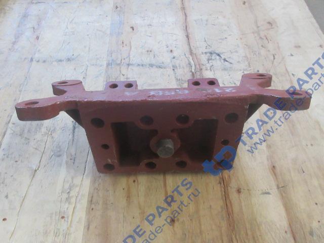 Реальная фотография кронштейн среднего моста реактивной штанги faw j6 качество о