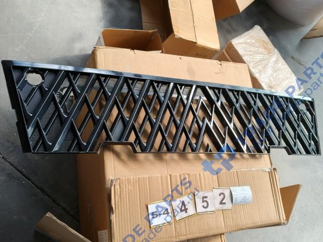 Декоративная сетка бампера Sitrak