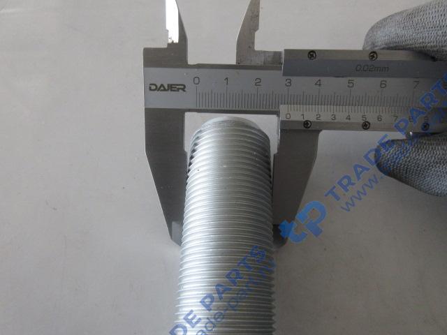 Реальная фотография болт с гайкой крепления чулка переднего моста 01b0211/03b0195 liugong clg835, clg836