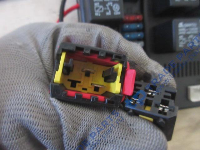 Реальная фотография блок предохранителей и реле в сборе (большой) howo wg9719581022/wg9719581003/wg9719581023