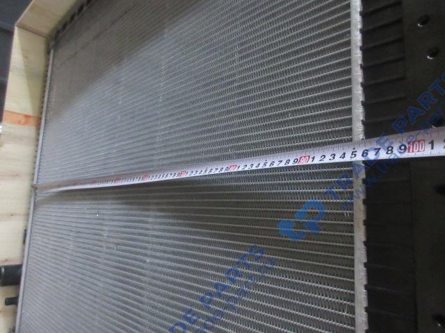 Реальная фотография радиатор sitrak c7h max охлаждения двигателя (с интеркулером)