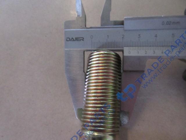 Реальная фотография болт м24х330 мм крепления передней правой рессоры и цилиндра подъема кабины sitrak c7hmax качество о