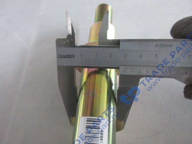 Реальная фотография палец рессоры передней (с резьбой) под цилиндр подъёма кабины howo t5g, tx 8x4, tx 6x4 качество о