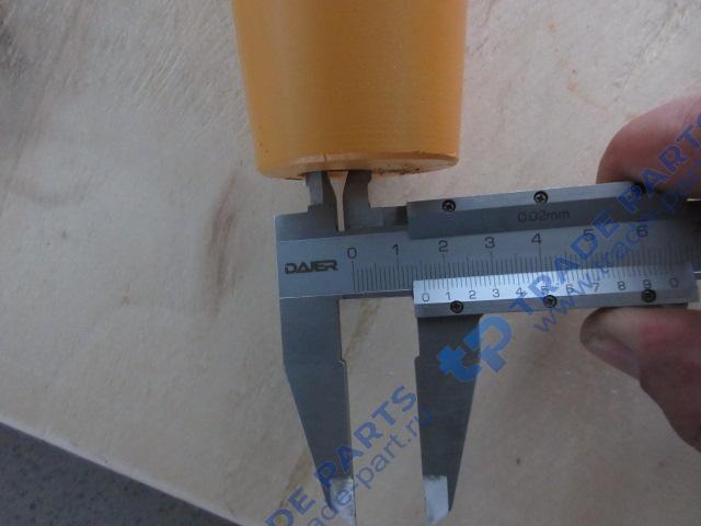 Реальная фотография вал натяжения гусеницы 16y-40-11200