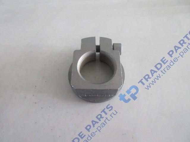 Гайка ступицы переднего моста с болтом