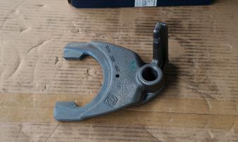 Реальная фотография вилка переключения передач акпп zf 12tx2620td качество о