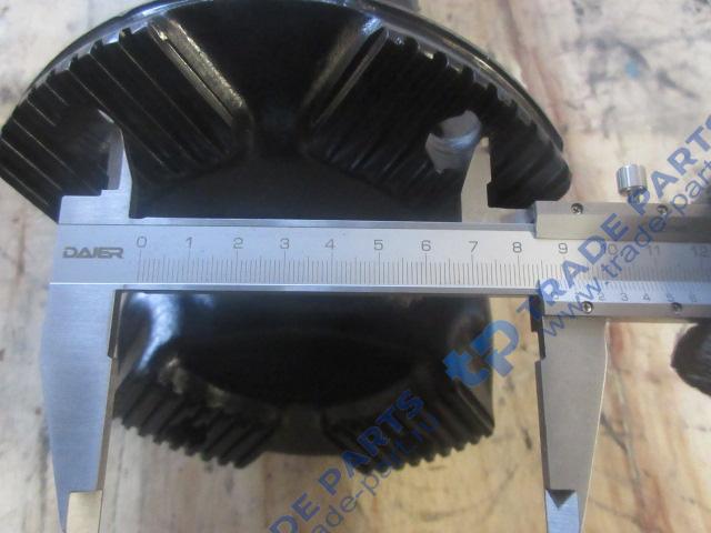 Реальная фотография вал карданный межосевой l=620мм, d=180мм, 4 отв faw j6