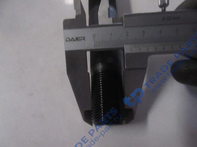 Реальная фотография шпилька колесная передняя двойная с гайками l=136 m24 m22