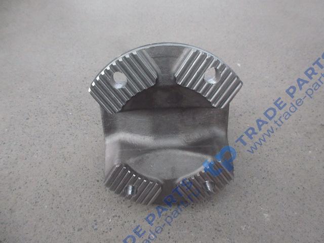 Реальная фотография фланец карданного вала 180x4 с насечкой крестовина 57x144