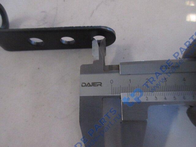 Реальная фотография кронштейн угловой с тремя отверстиями howo t5g, sitrak c7h