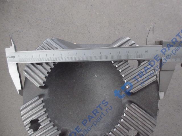 Реальная фотография фланец карданного вала 180x4 под крестовину 57x152