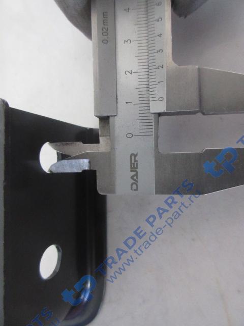 Реальная фотография кронштейн нижний опорный переднего бампера j7