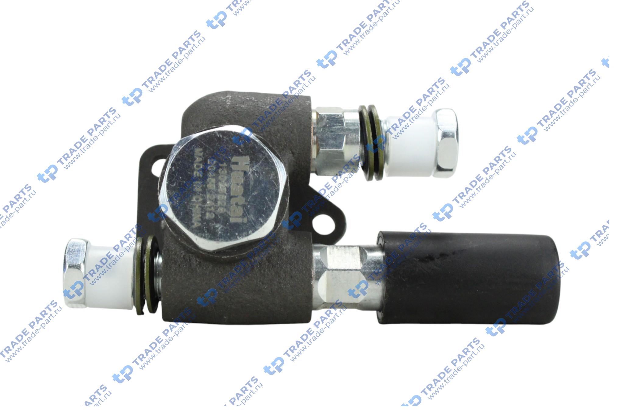 Насос топливный Deutz 226B  13029828 HUATAI