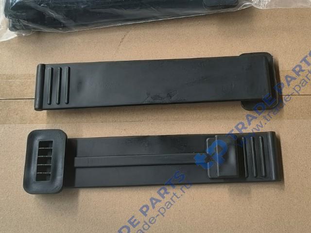 Резиновый уплотнитель заднего крыла (стяжка) J7 4180