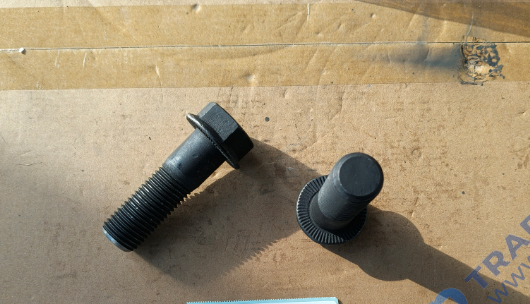 Болт крепления V-образной тяги L=70 M22