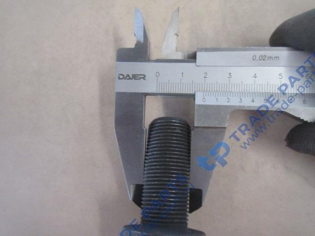 Реальная фотография болт м20х1,5х45 с фланцем sitrak качество о