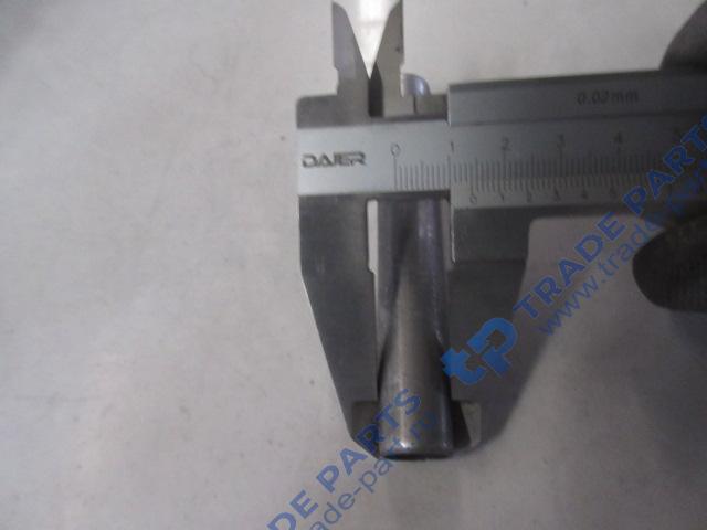 Реальная фотография втулка распорная хомута передней рессоры faw j6