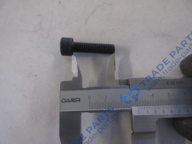 Реальная фотография болт m8*30-10.9 с цилиндрической головкой и внутренним шестигранником sitrak mc11/mc13 качество о