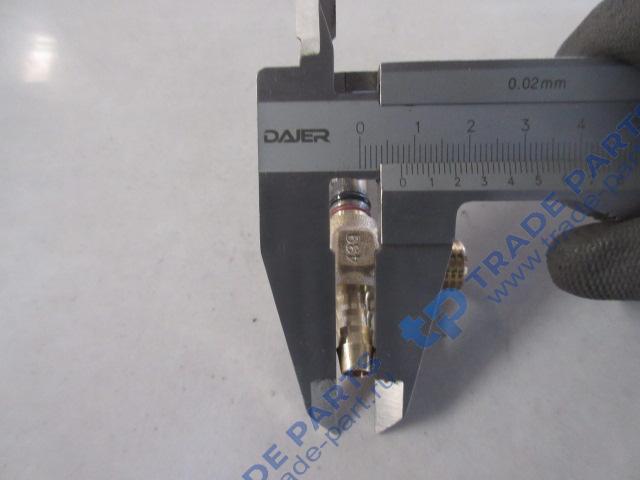 Реальная фотография штуцер т-образный ng8/m12*1,5/nw6 howo t5g, sitrak c7h