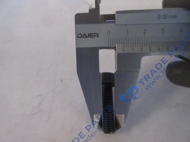 Реальная фотография болт m8*30-10.9 с цилиндрической головкой и внутренним шестигранником sitrak mc11/mc13 качество о