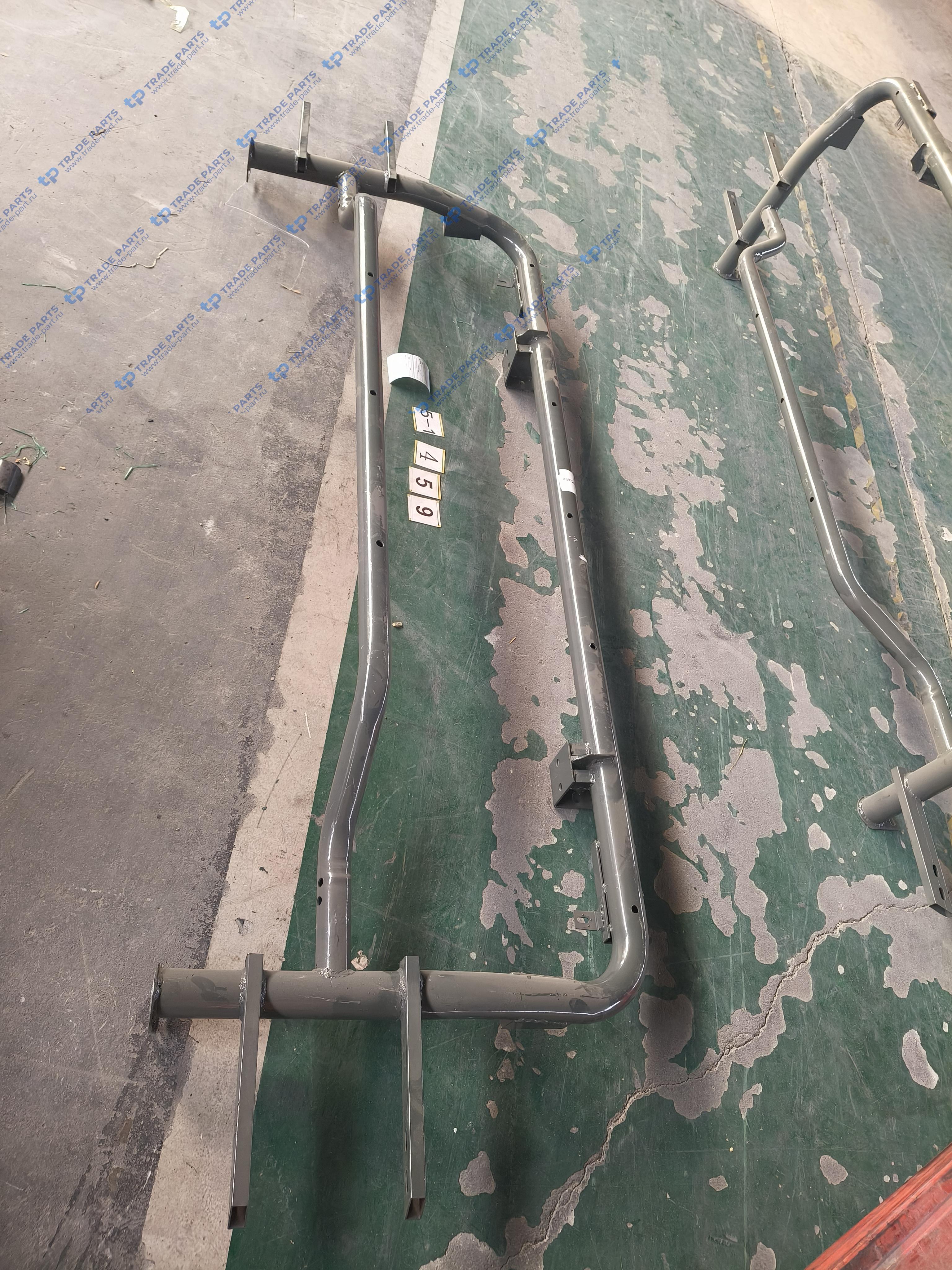 Реальная фотография кронштейн переднего бампера и подножек howo 2021