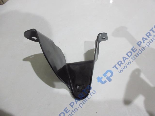 Реальная фотография кронштейн пневмостойки капота правый faw j6