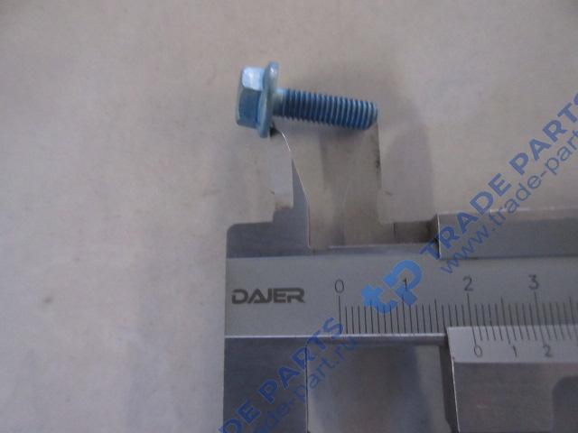 Реальная фотография болт m6x20-10.9 крышки масляного насоса sitrak mc11/mc13