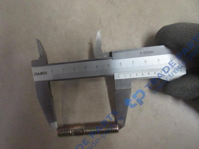 Реальная фотография болт-шпилька маховика