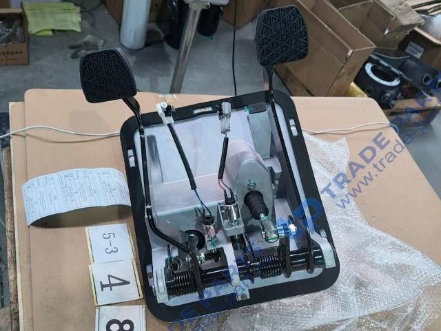 Тормозная педаль и педаль сцепления в сборе(педальный узел) FAW J6