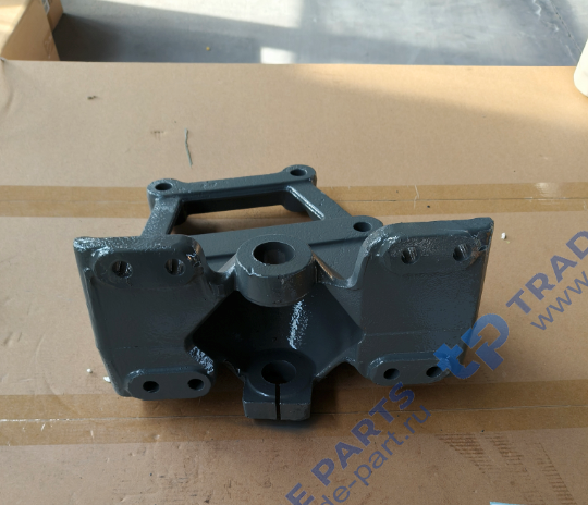 Кронштейн задний правый передней рессоры для самосвалов SITRAK и HOWO