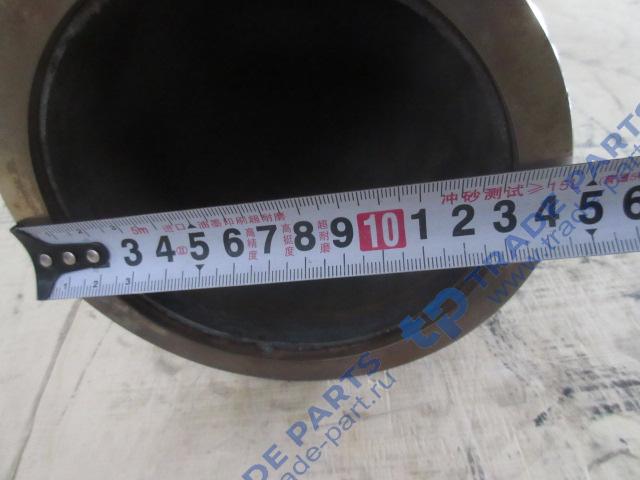 Реальная фотография труба выхлопная передняя часть  изогнутая с квадратными фланцами faw j6  ( с 2016 года)