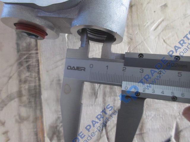 Реальная фотография головка масляного фильтра (кронштейн масляного фильтра)