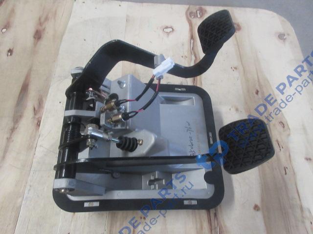 Реальная фотография тормозная педаль и педаль сцепления в сборе(педальный узел) faw j6 качество о