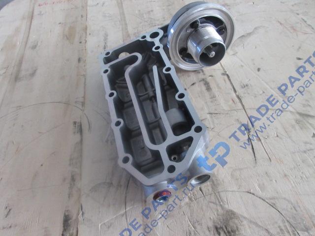 Реальная фотография головка масляного фильтра (кронштейн масляного фильтра)