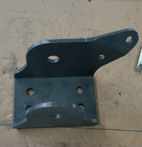 Кронштейн торсиона кабины левый HOWO T5G/SITRAK