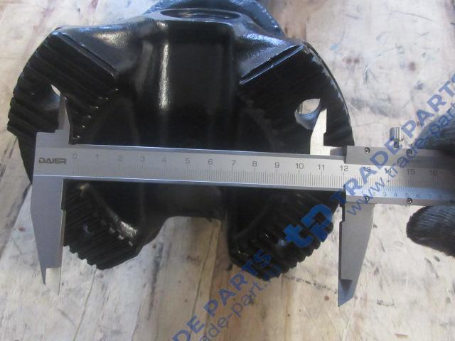 Реальная фотография вал карданный межосевой l=620мм, d=180мм, 4 отв faw j6