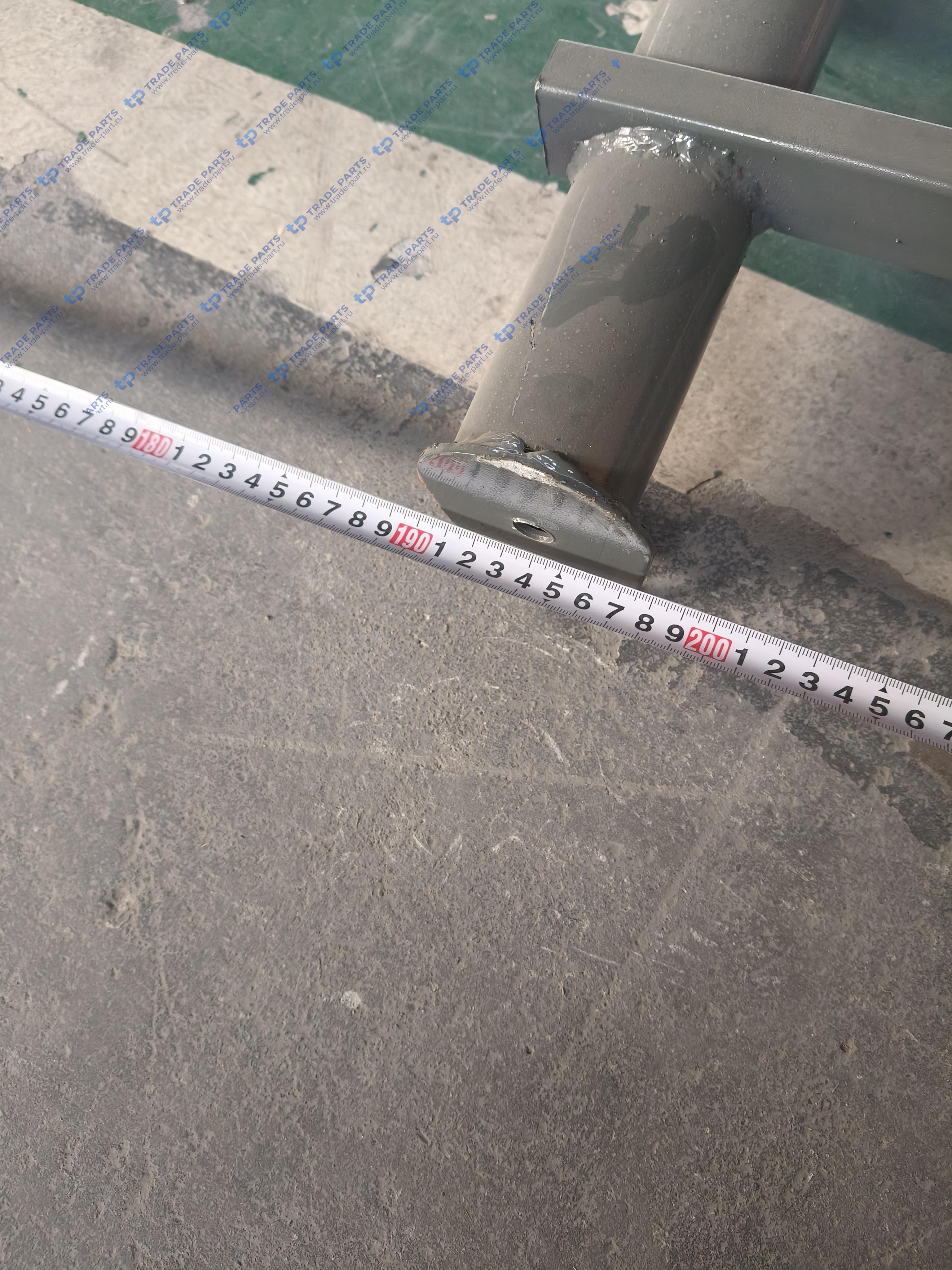 Реальная фотография кронштейн переднего бампера и подножек howo 2021