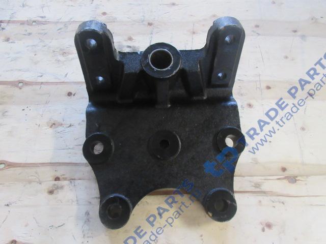 Реальная фотография кронштейн передней рессоры задний faw j6